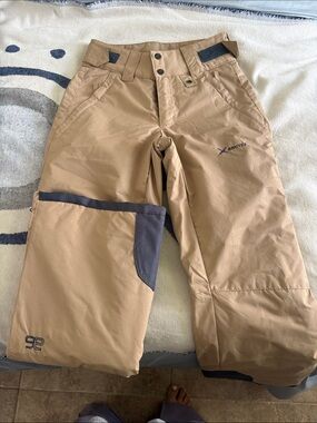 Active USA Women Tan Cargo Snow/Outdoor Pants with Gray Accents